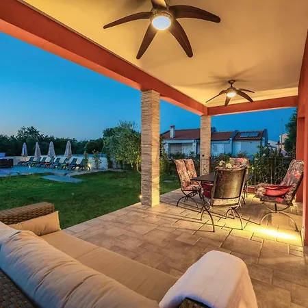 Four Bedroom Holiday In Mihatovici * Nova Vas (Porec)