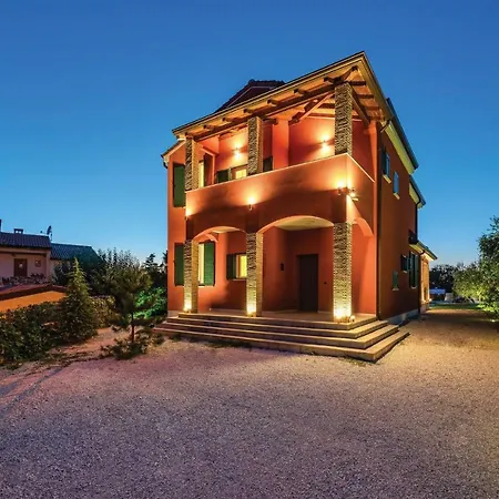 Vakantiehuis Four Bedroom Holiday In Mihatovici Nova Vas (Porec)