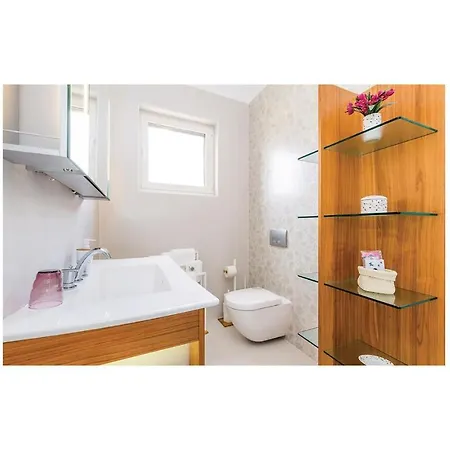Four Bedroom Holiday In Mihatovici Vakantiehuis Nova Vas (Porec)